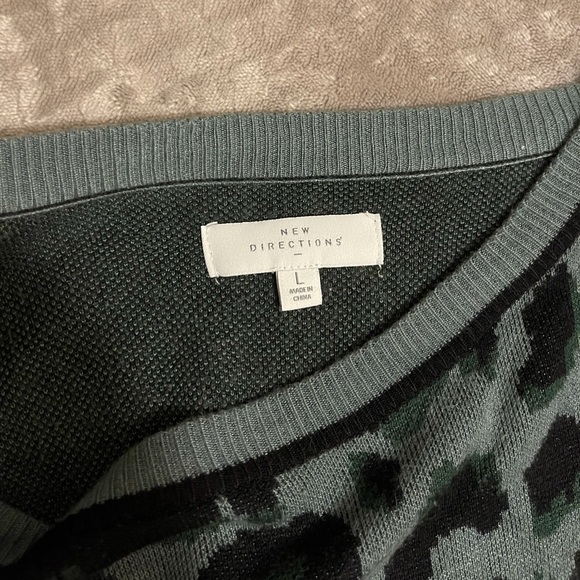 New Directions Long-Sleeve Leopard Top - Picture 3 of 3